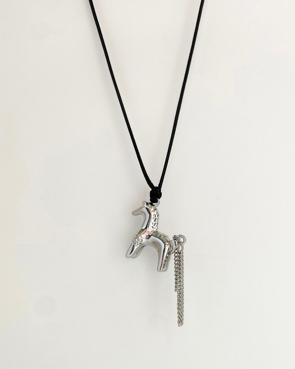 Подвеска на шнурке