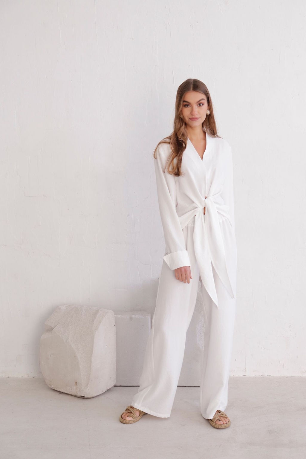 10528 Костюм из рубашки и брюк белый - Martichelli фото 6