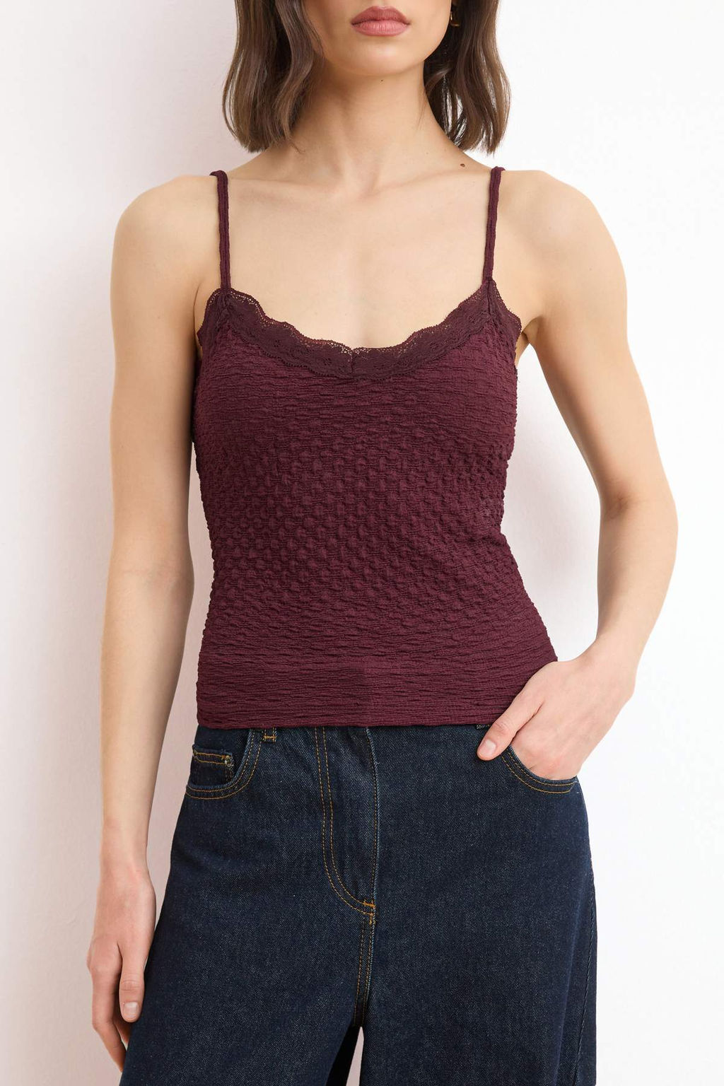 Bordo Fitted/Vucuda Oturan V Yaka Ince Ask?l? Kolsuz Dokulu Orme Bluz TWOSS26BZ00477 - Trendyolmilla фото 3