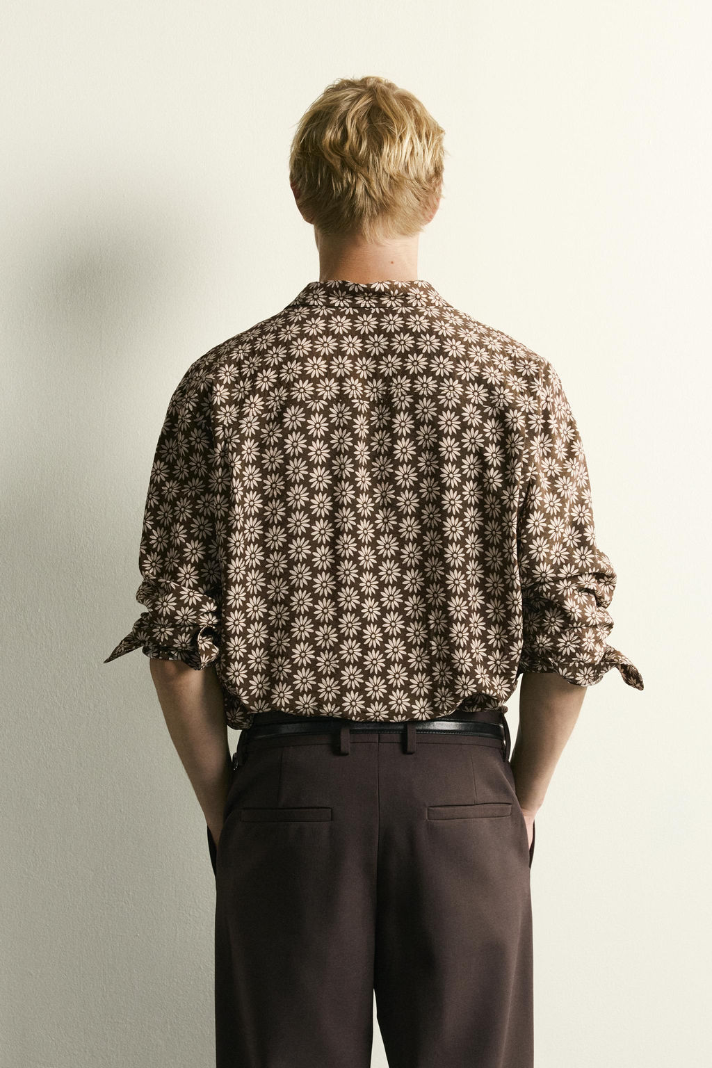 CAMISA FLUIDA ESTAMPADO MARGARITAS / Marr?n oscuro - Zara фото 3