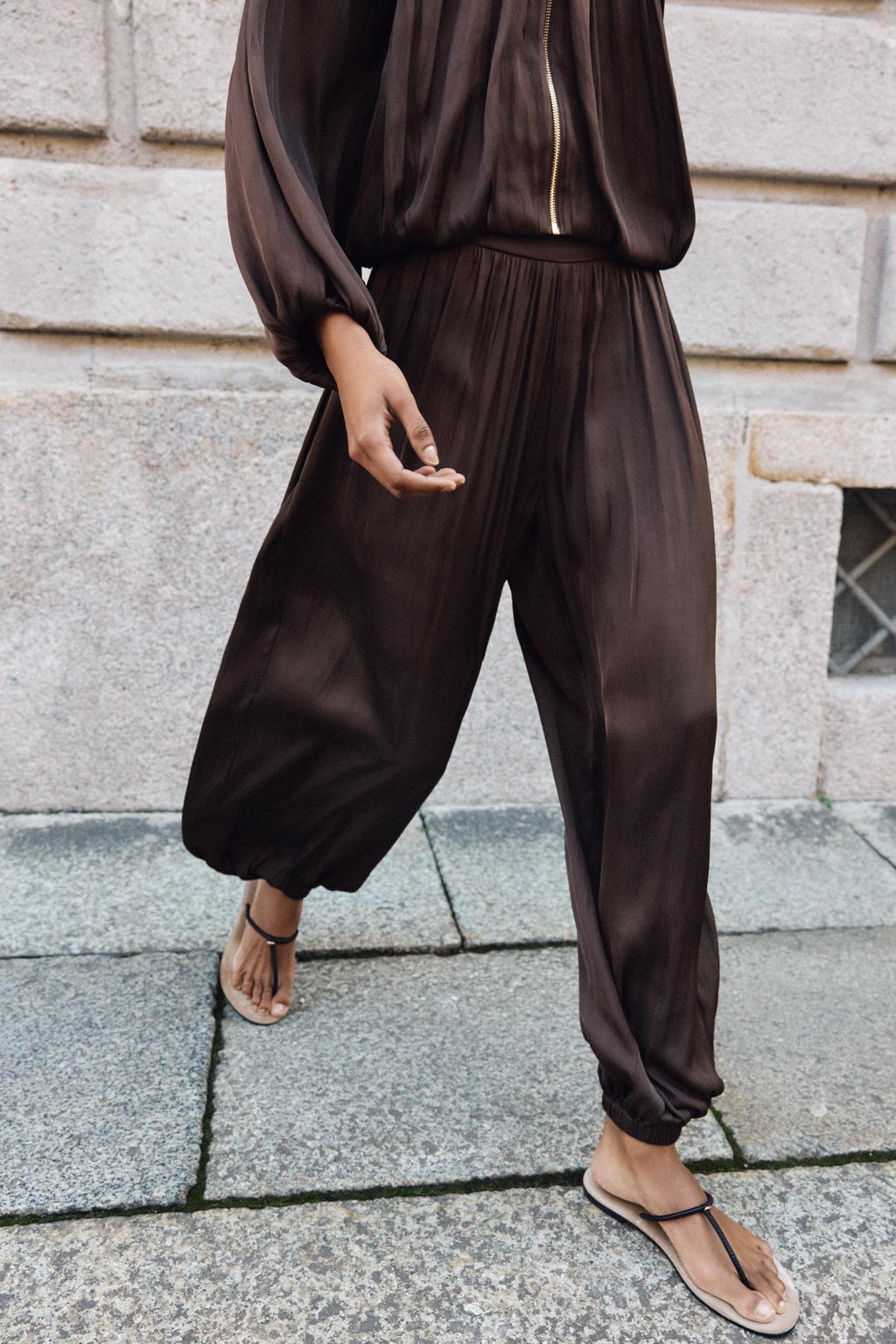 PANTAL?N BOMBACHO SATINADO / Marr?n - Zara фото 5