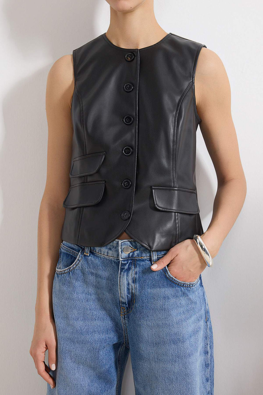 Siyah Suni Deri Fitted Dokuma Yelek TWOSS26YE00012 - Trendyolmilla фото 3