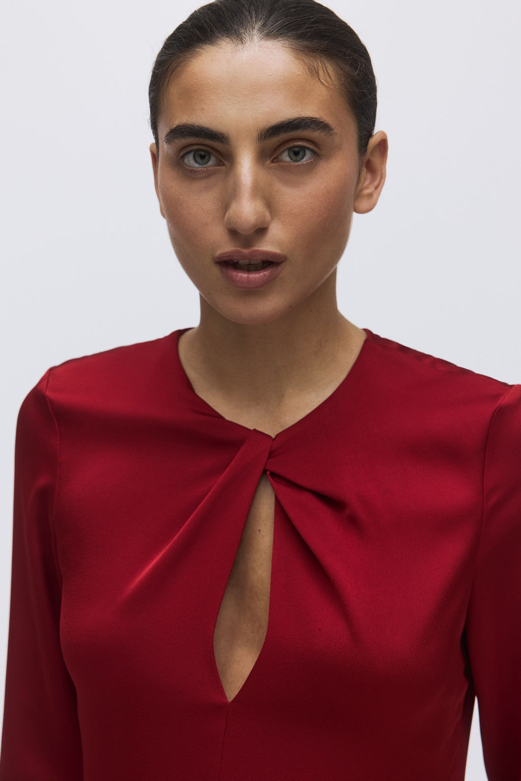 Vestido de sat?n con detalle girado - H&m фото 3
