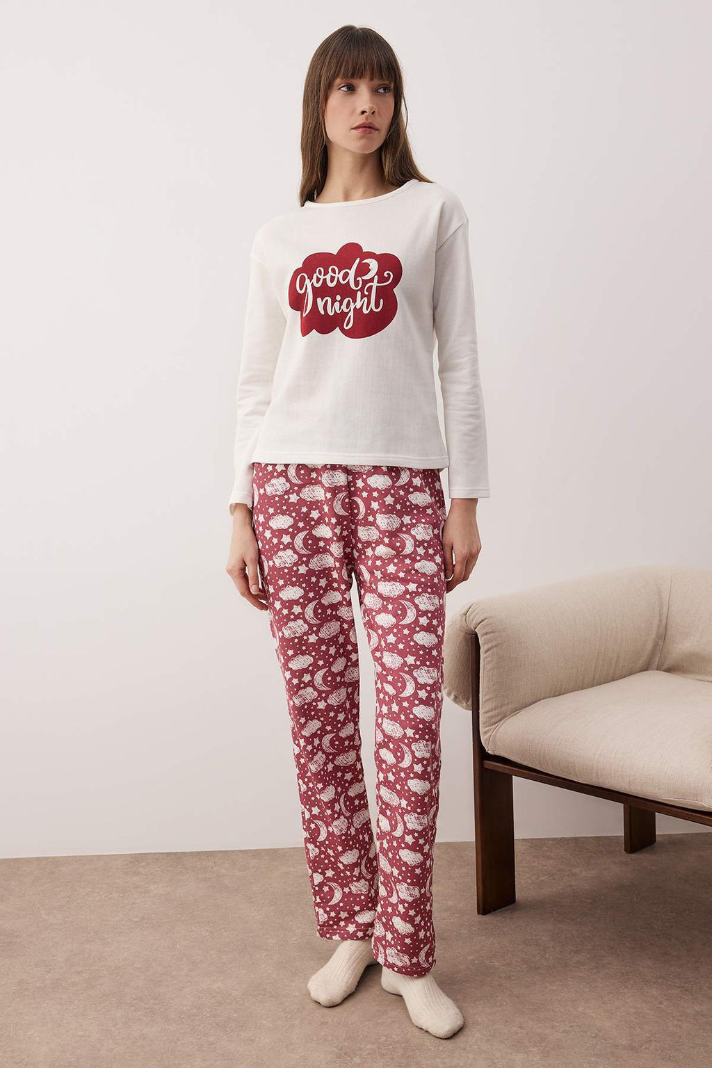 Trendyolmilla Beyaz Pamuklu Galaksi Desenli Sloganl? Uyku Bantl? Orme Pijama Tak?m? THMAW25PT00223 фото 25