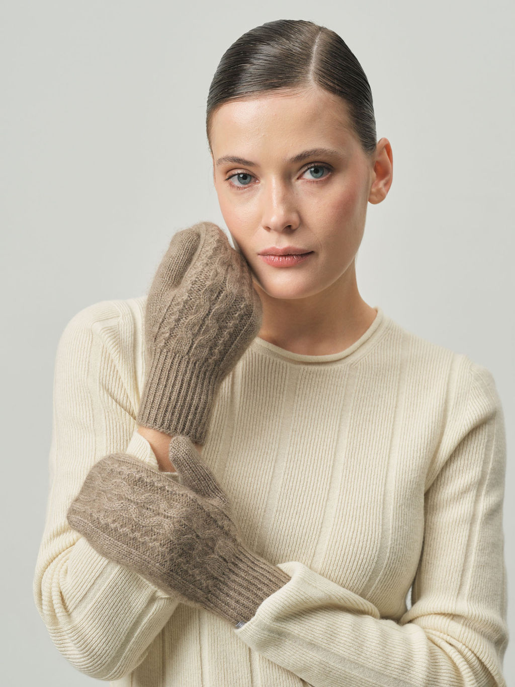 Варежки из кашемира 30128 капучино