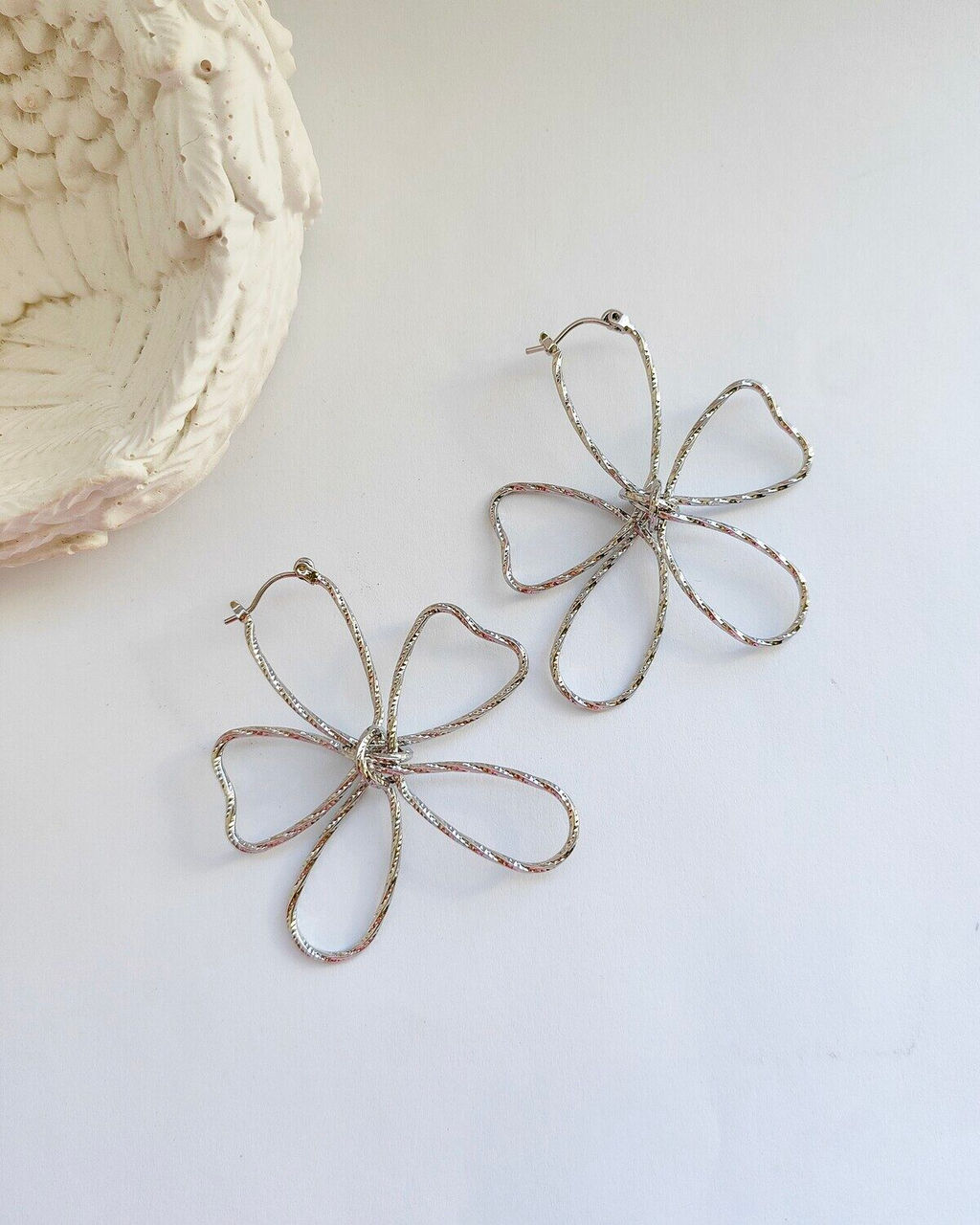 Стильные серьги