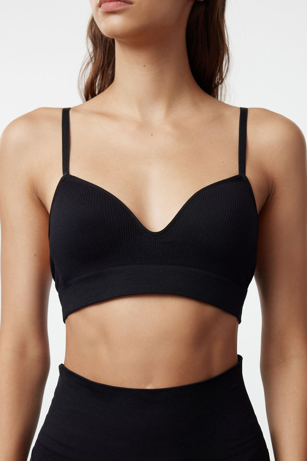 TRENDYOLMILLA Siyah Seamless/Dikissiz Ip Ask?l? Dolgusuz Balensiz Kapl? Bralette Orme Sutyen THMAW22SU0043  фото 36