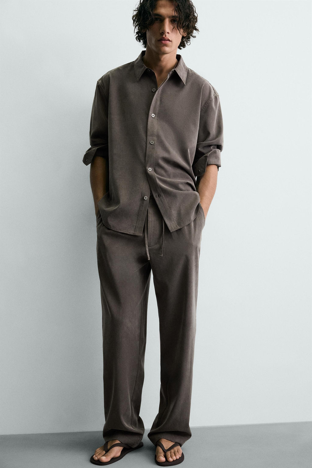 PANTAL?N FLUIDO RELAXED FIT / marron-vison - Zara фото 5