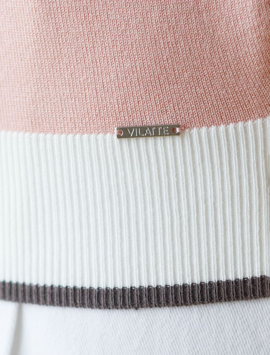 Джемпер с V-вырезом с коротким рукавом из вискозы