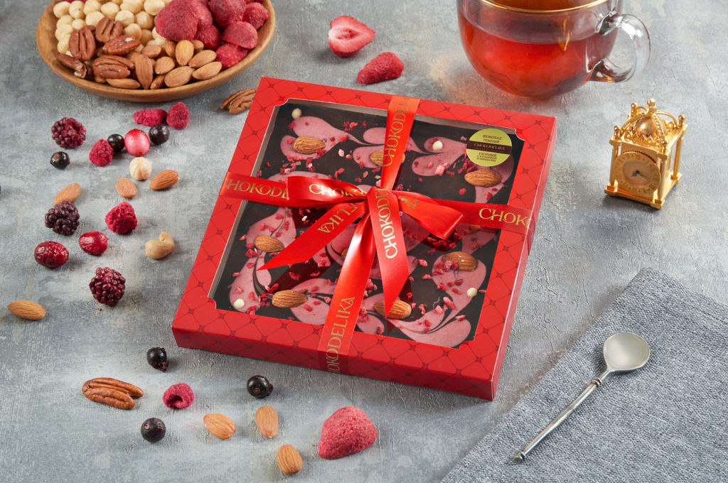 Шоколад темный Узорный с клубникой и миндалем - Chokodelika фото 3