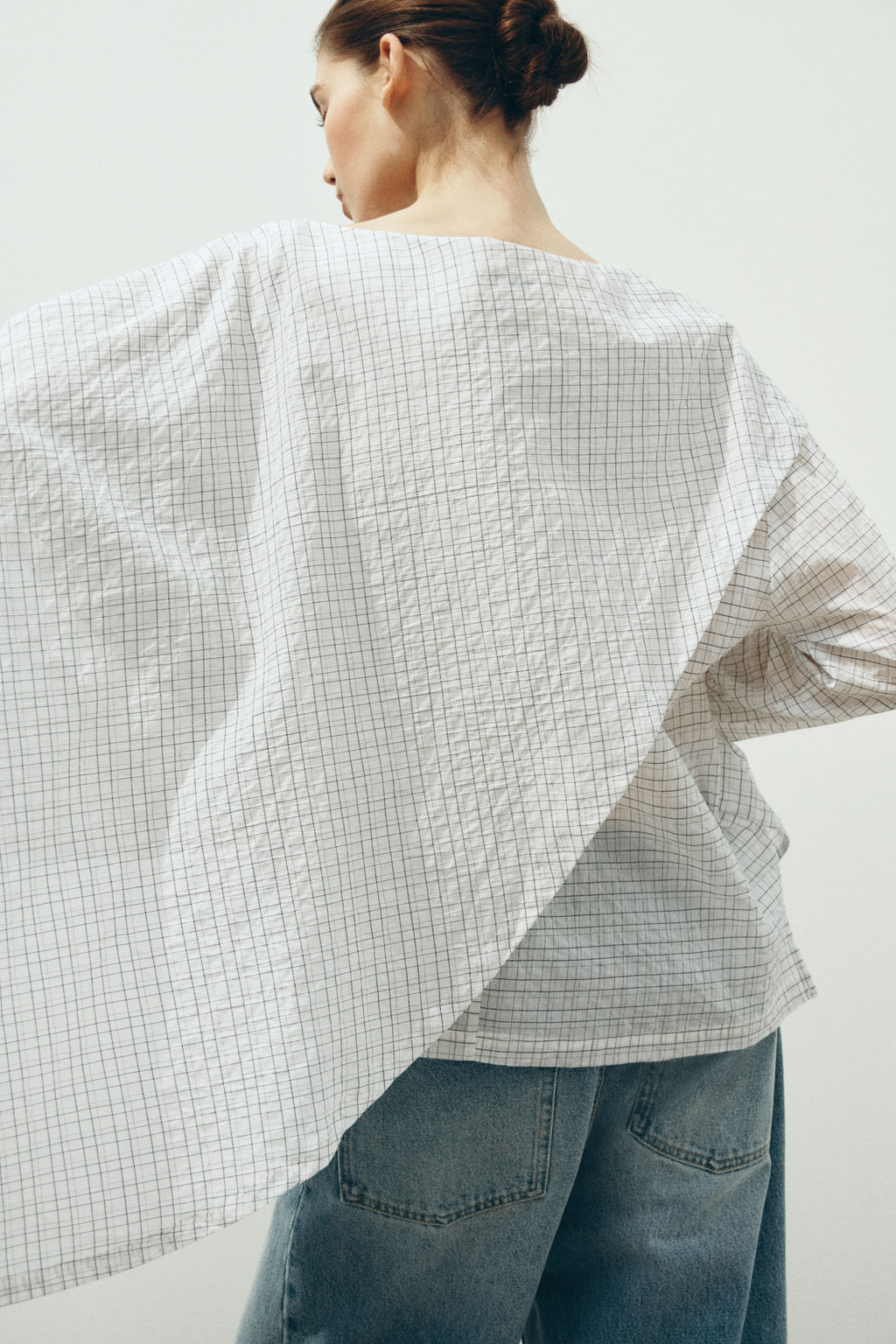 Blusa de sirsaca con capa - H&m фото 4