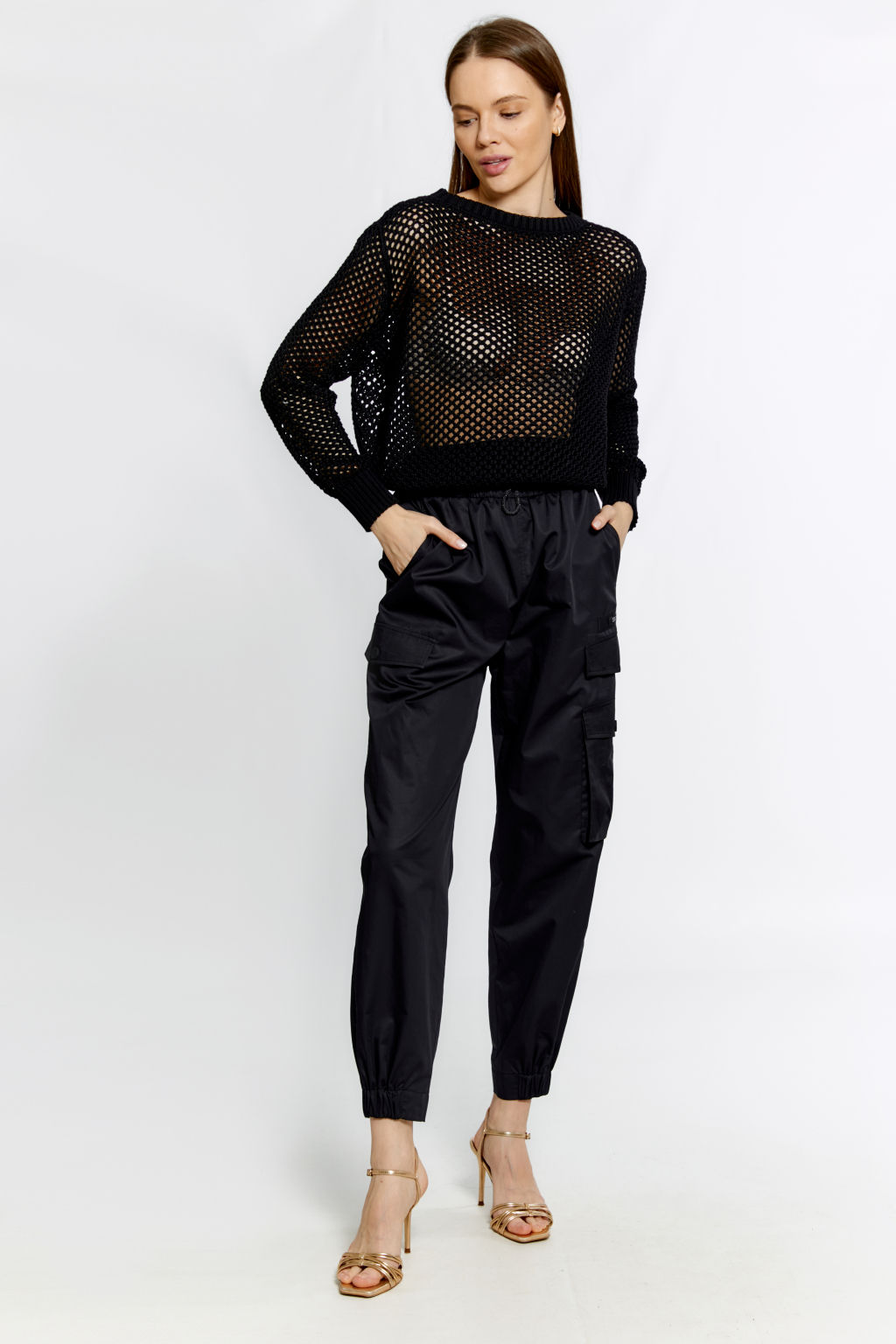 Джемпер из вязаного трикотажа с плетением в виде сетки. Составьте комплект с майкой из Базы.