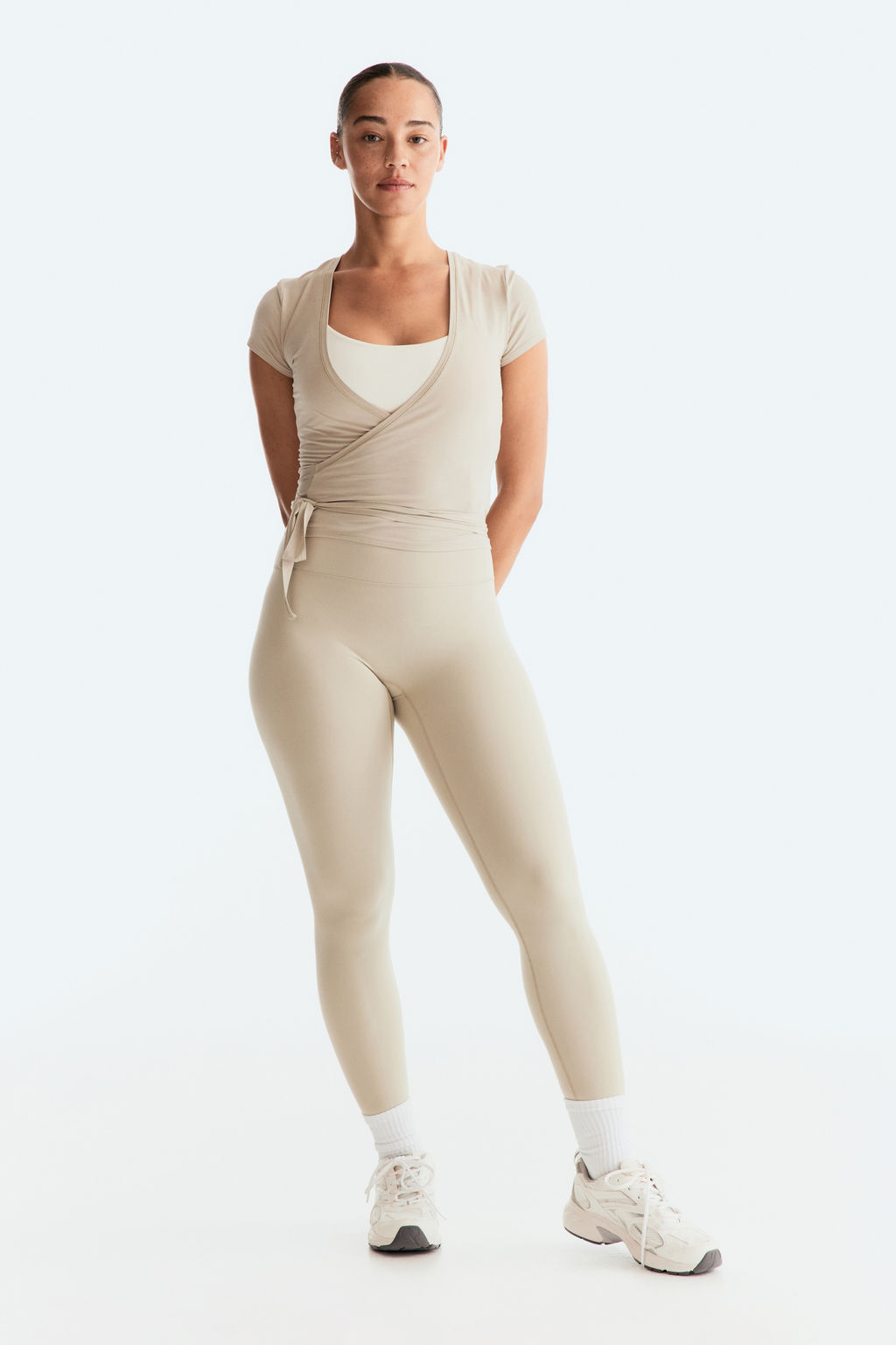 Top de deporte cruzado en modal - H&m фото 5