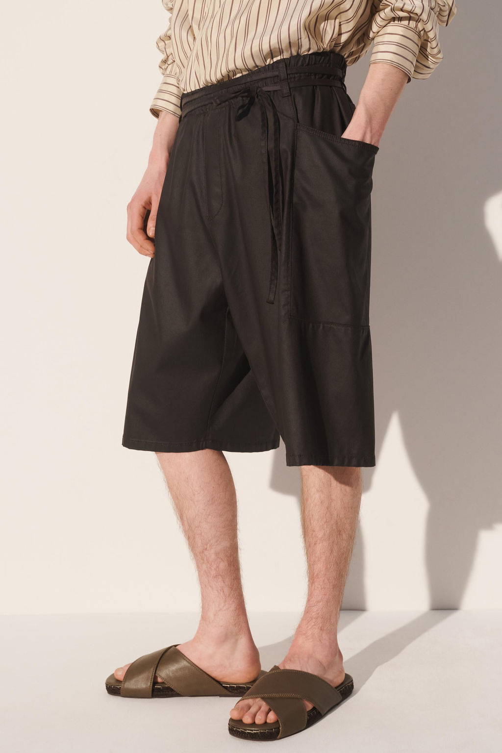 BERMUDA RELAXED FIT LYOCELL EFECTO ENCERADO / Marr?n - Zara фото 2