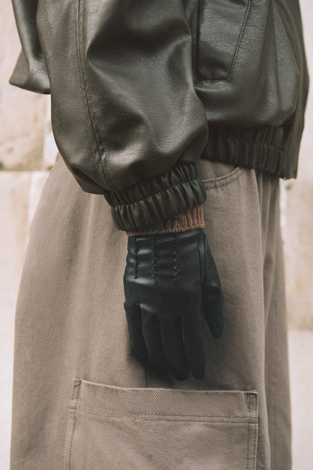GUANTES EFECTO PIEL MEZCLA LANA / Negro