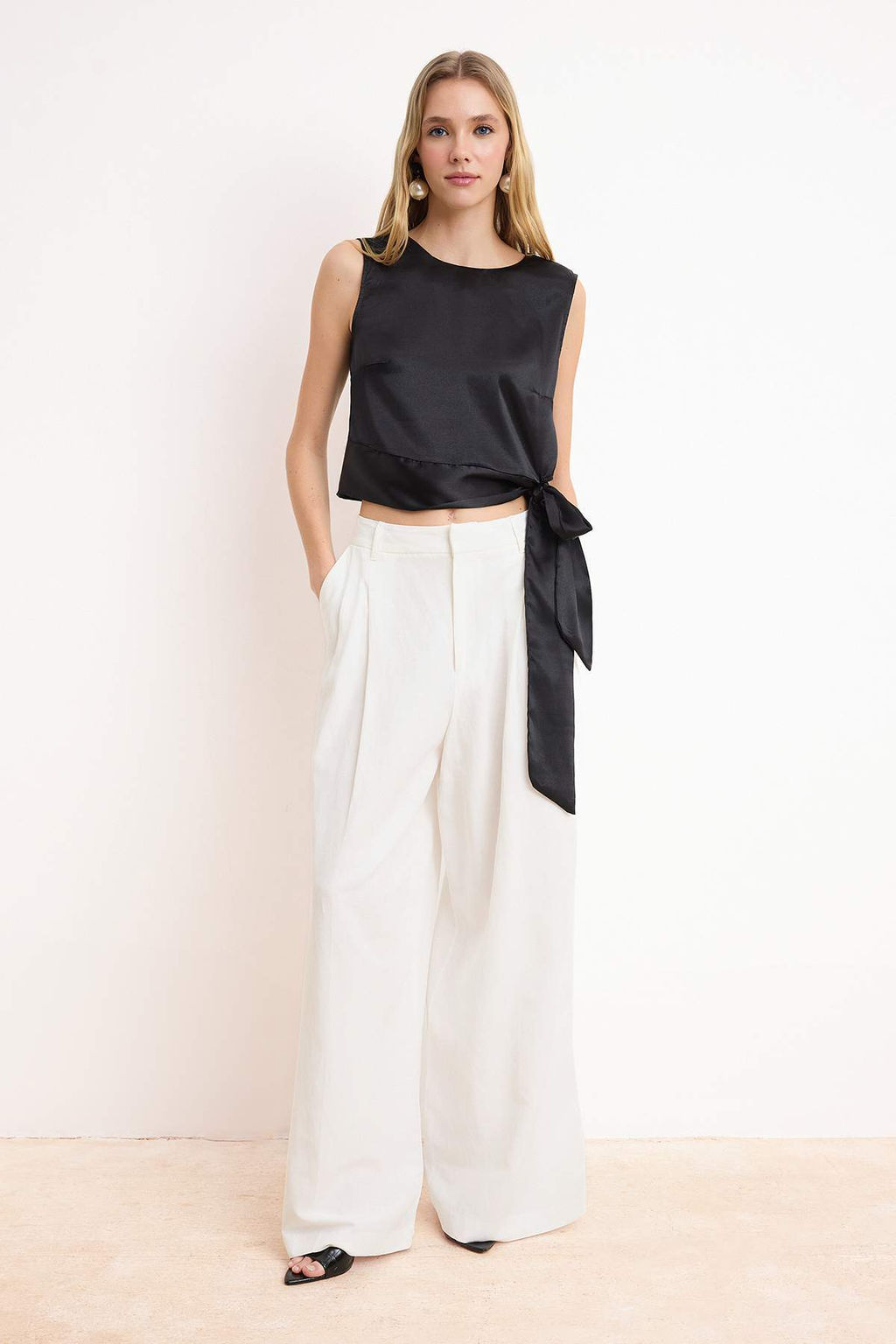 Siyah Korsaj Detayl? Baglamal? Saten Dokuma Bluz TWOSS26BZ00407 - Trendyolmilla фото 2