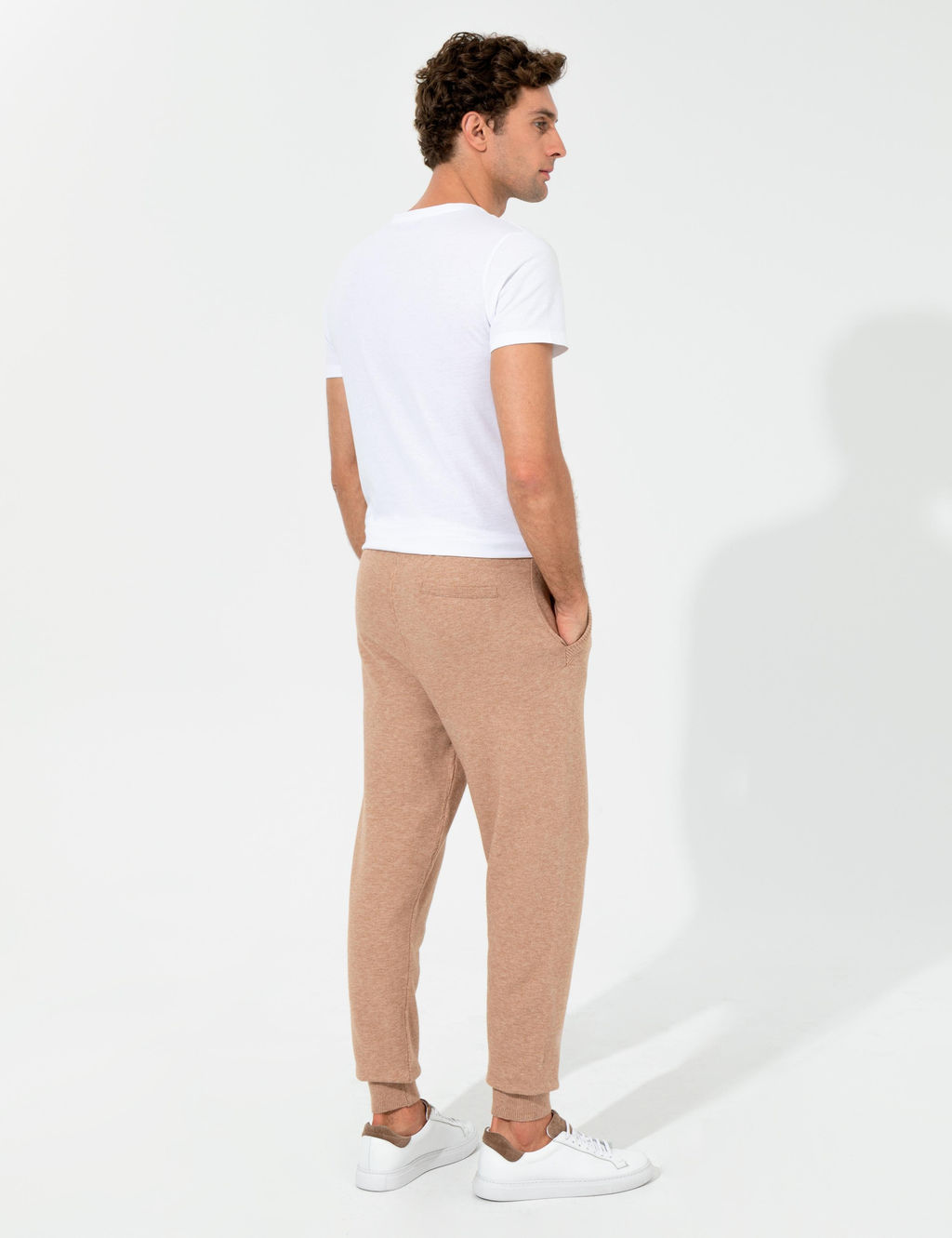 Бежевые зауженные брюки из эластичного трикотажа - Cacharel фото 4