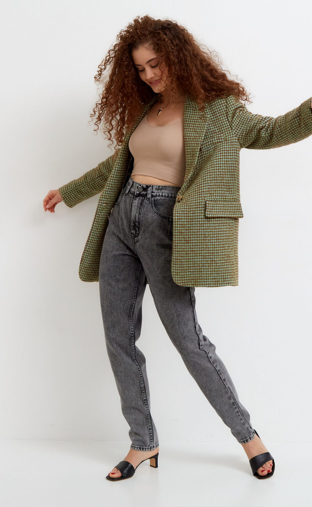 Джинсы женские момы с высокой талией F922-0115 черные