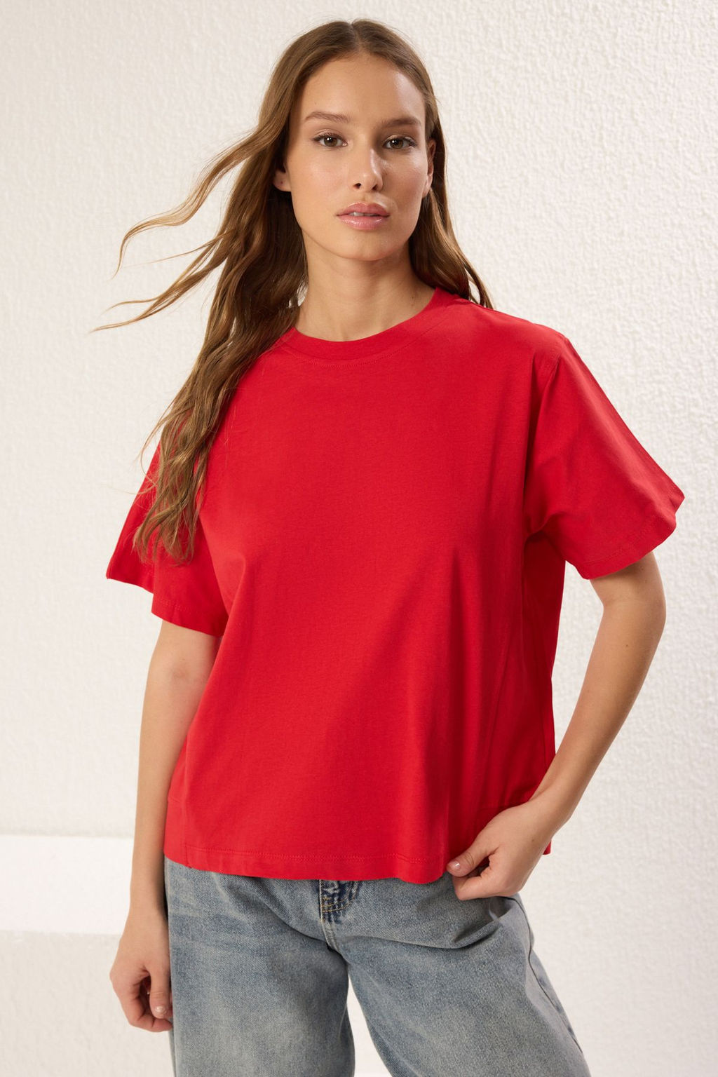TRENDYOLMILLA Ekru %100 Pamuk Dikis Detayl? Relaxed/Rahar Kal?p Orme T-Shirt TWOSS25TS00066 фото 2
