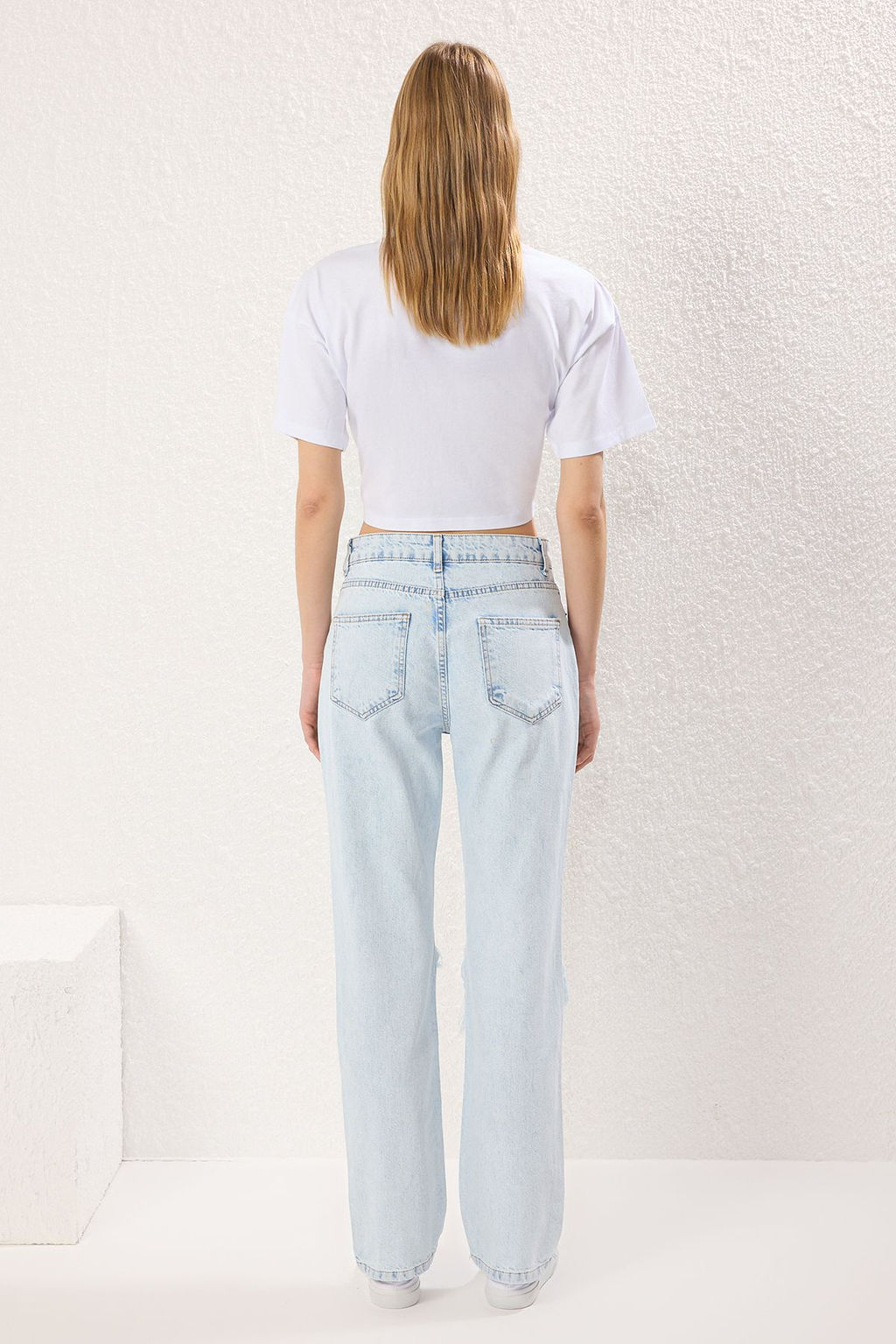 TRENDYOLMILLA Ac?k Mavi Y?rt?k Detayl? Normal Bel Wide Leg Jeans TWOSS25JE00221