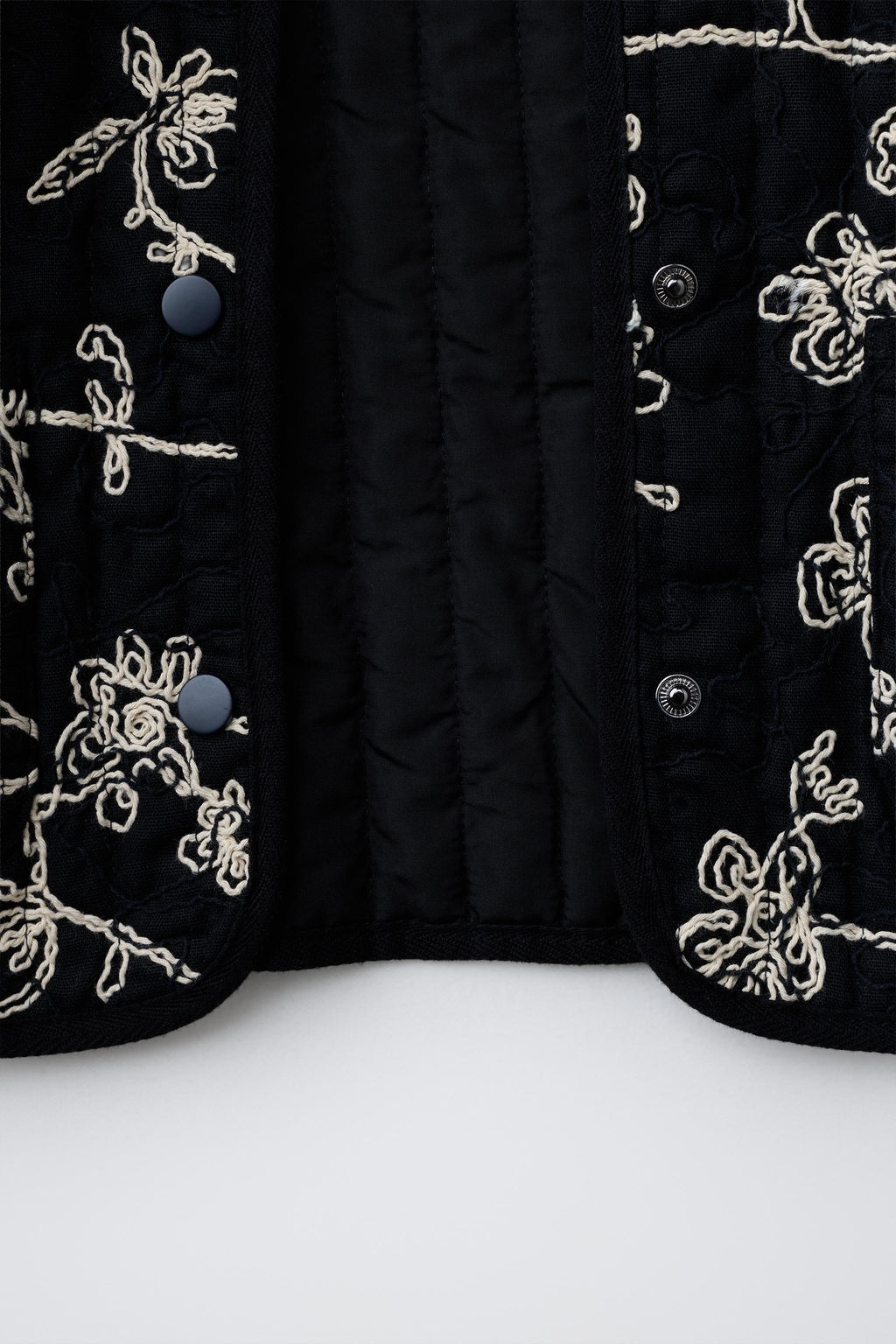 CHAQUETA ACOLCHADA BORDADOS CONTRASTE / Negro / Crudo - Zara фото 10