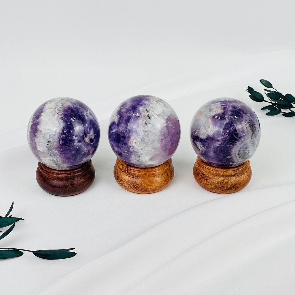 Шар из Аметиста на подставке