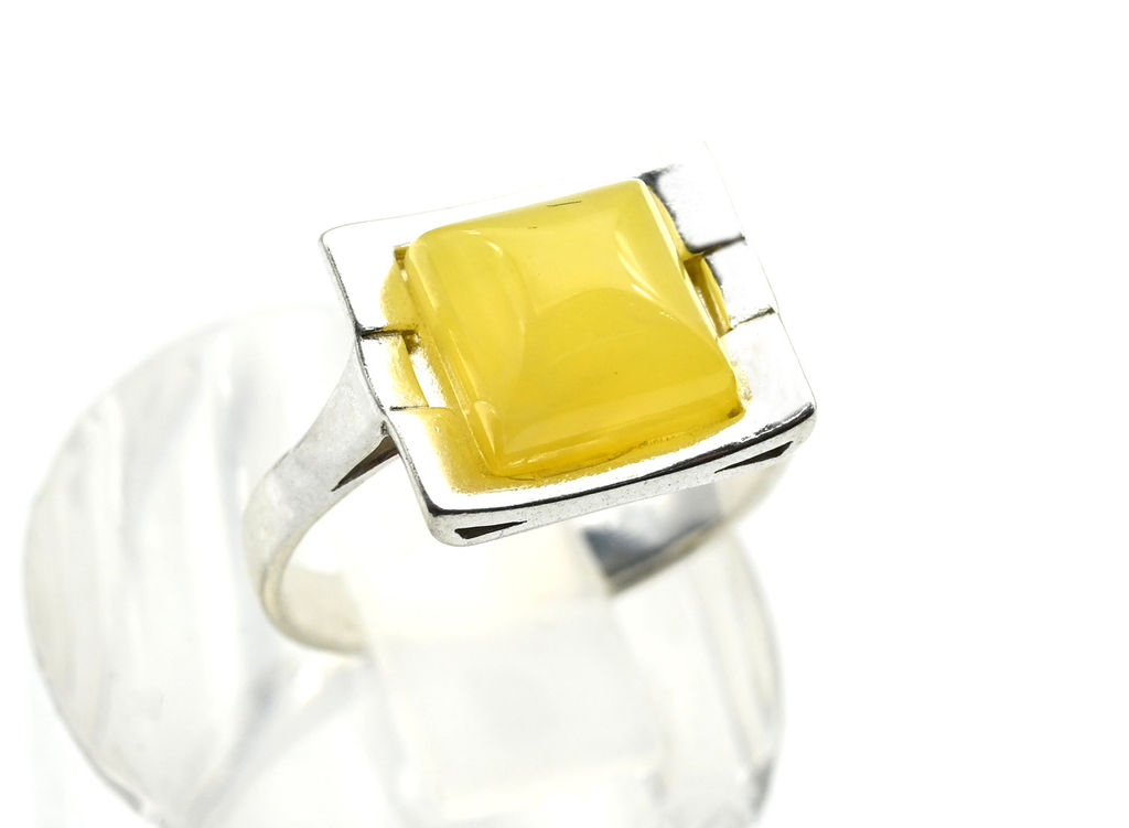 Кольцо с янтарем C925 прямоугольник 13*11мм цв.молочный размер 18, 2,8г