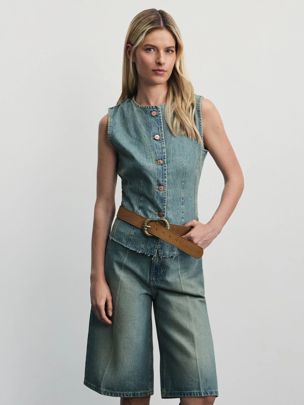 Джинсовые шорты бермуды со стрелками / Zarina  фото 2