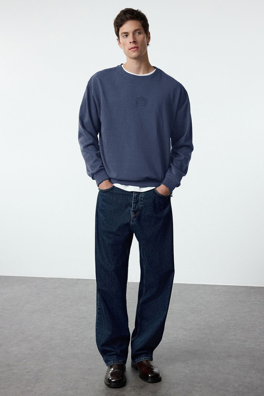 TRENDYOL MAN Koyu Kahverengi Oversize/Genis Kesim Kabartma Yaz? Bask?l? Ici Polarl? Sweatshirt TMNAW25SW00053 - Trendyolmilla фото 2