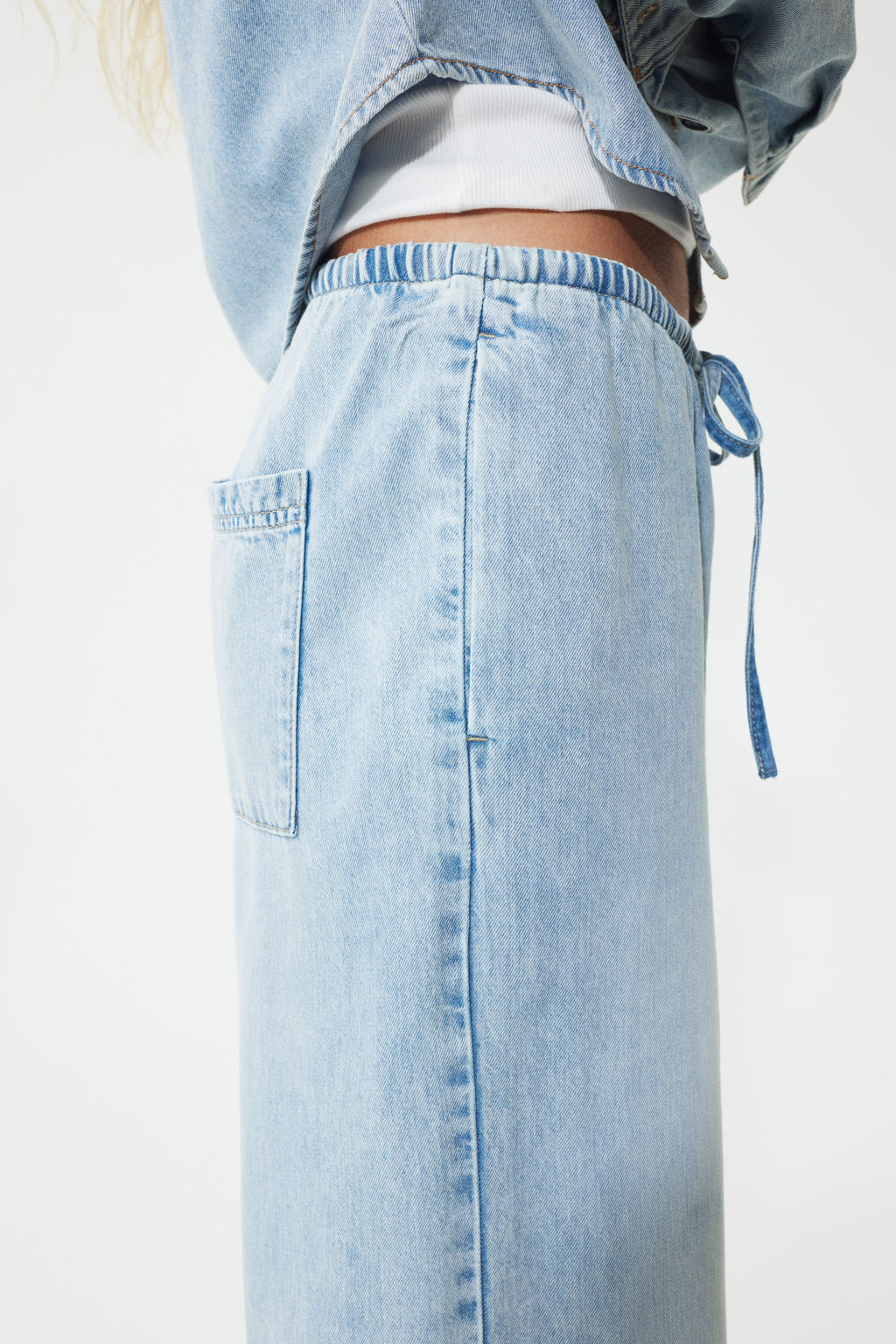 Pantal?n denim con cord?n de ajuste - H&m фото 9