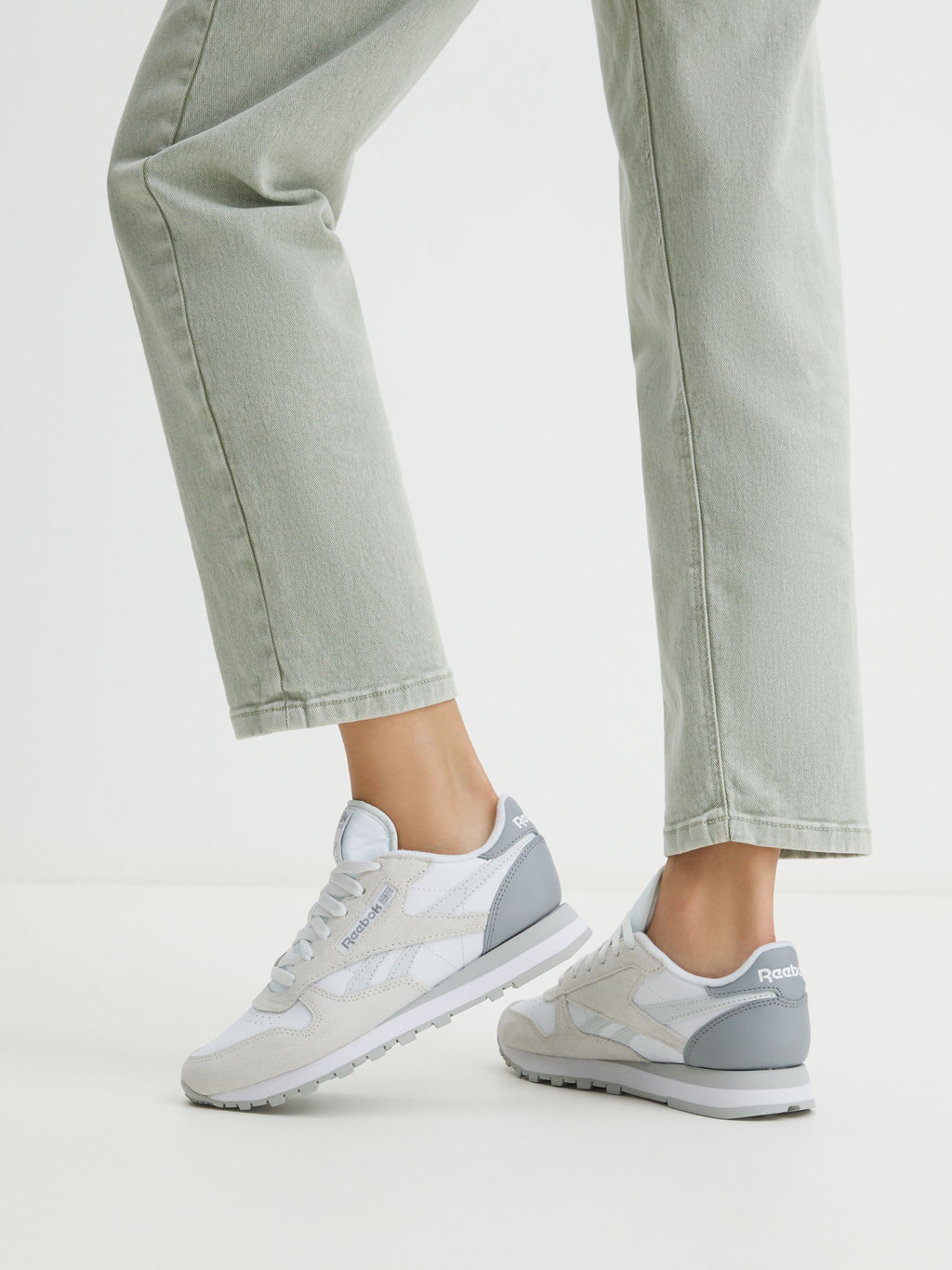 Женские кроссовки REEBOK CLASSIC LEATHER Артикул 4123667, светло-серый