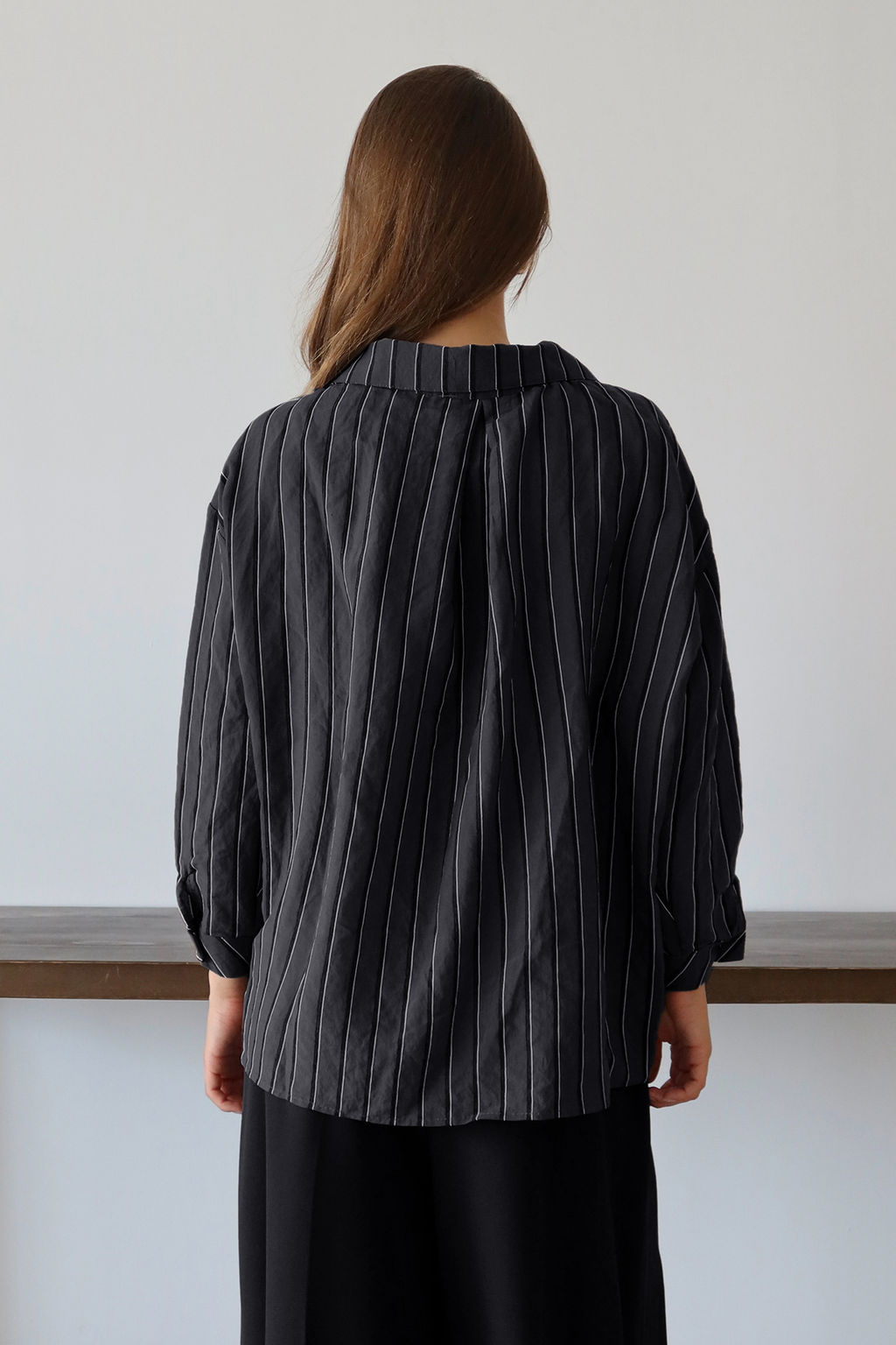 Siyah Cizgili Oversize/Genis Kal?p Dokulu Gomlek TWOAW26GO00083