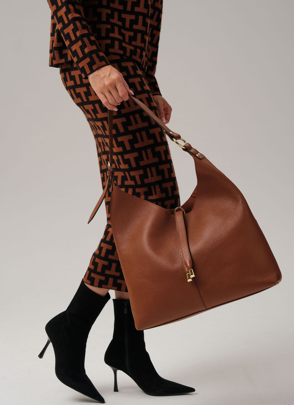 Кожаная сумка Deboro 30974 коричневый фундук