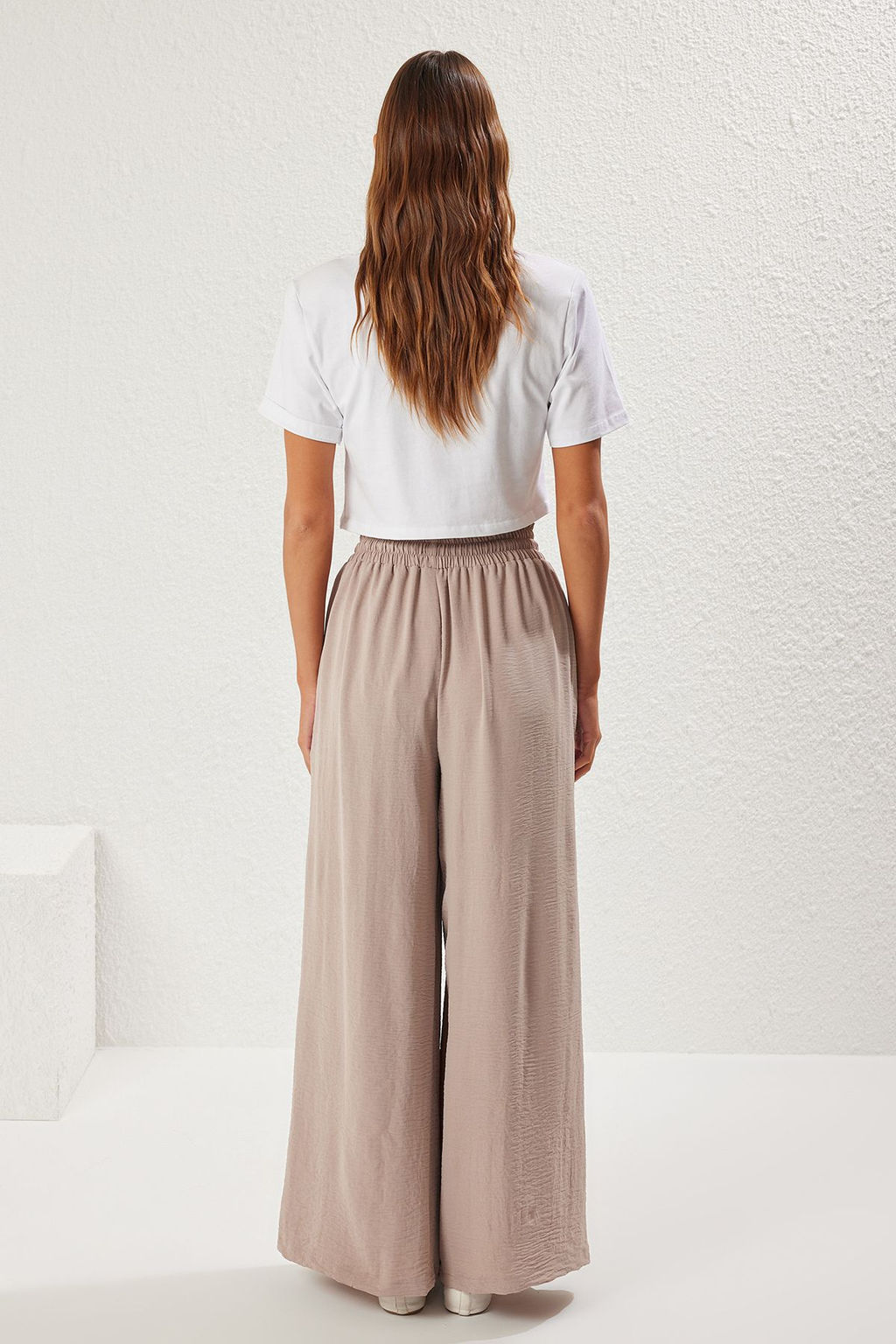 TRENDYOLMILLA Tas Wide Leg/Genis Paca Beli Lastikli Dokuma Pantolon TWOSS25PL00070  фото 5