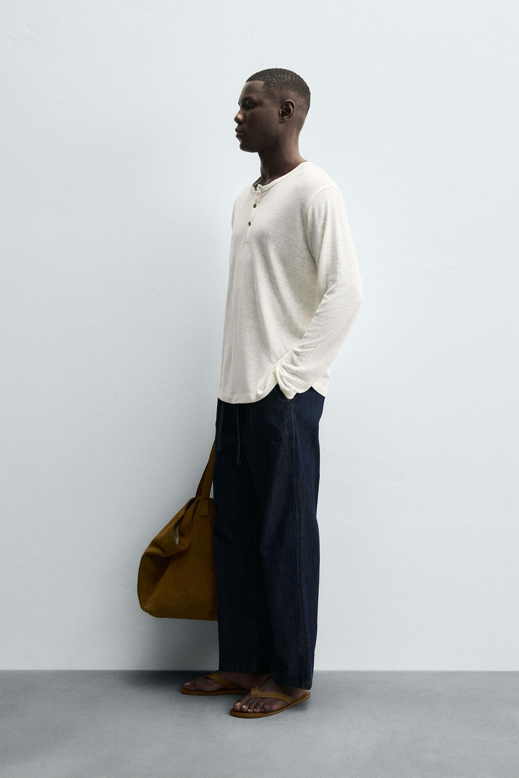 HEMP AND VISCOSE BUTTON-NECK T-SHIRT - Zara фото 4