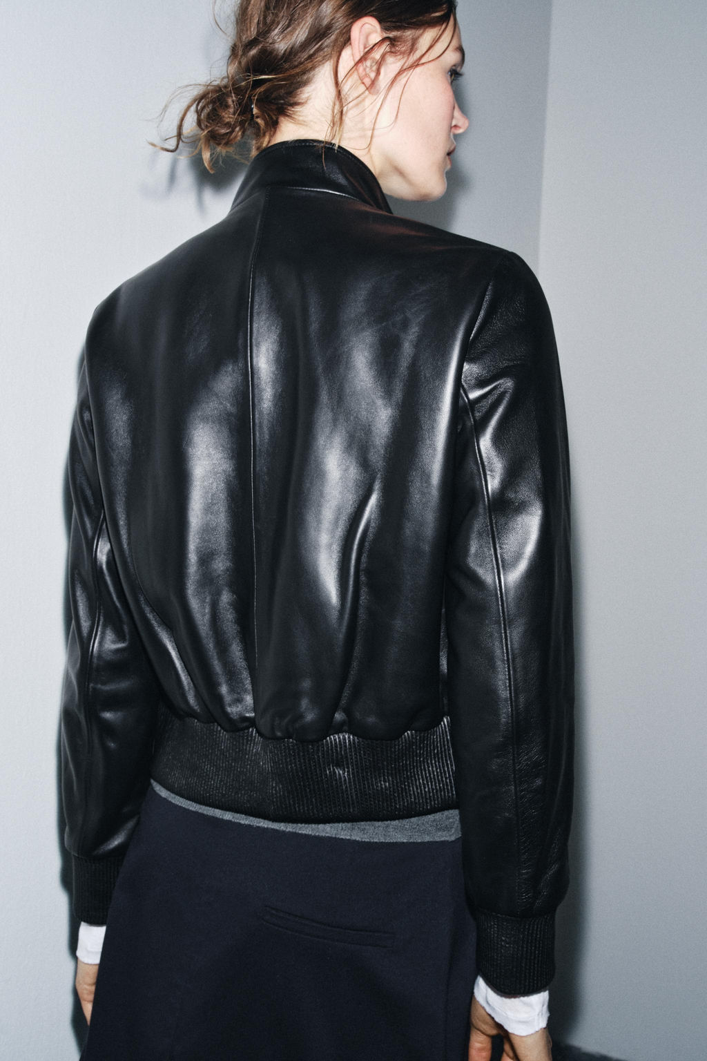 LIMITED EDITION ZW COLLECTION LEATHER BOMBER JACKET - Zara фото 3