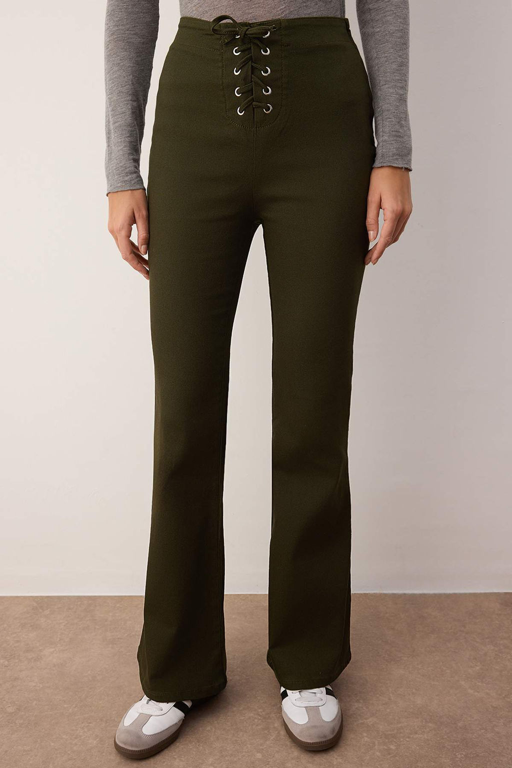 Haki Flare Kal?p Baglama Detayl? Gabardin Pantolon TWOAW26PL00064