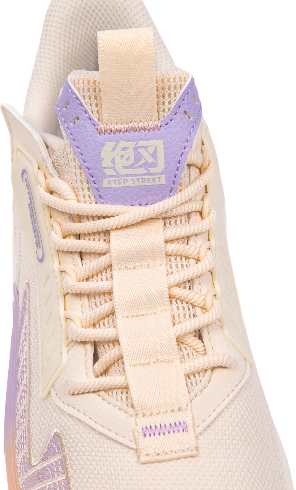 Кроссовки женские