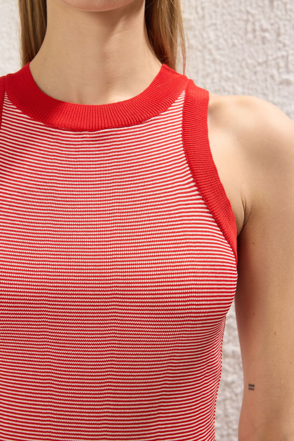Trendyolmilla K?rm?z? Crop Cizgili Bisiklet Yaka Triko Ince Bluz TWOSS25BZ00294