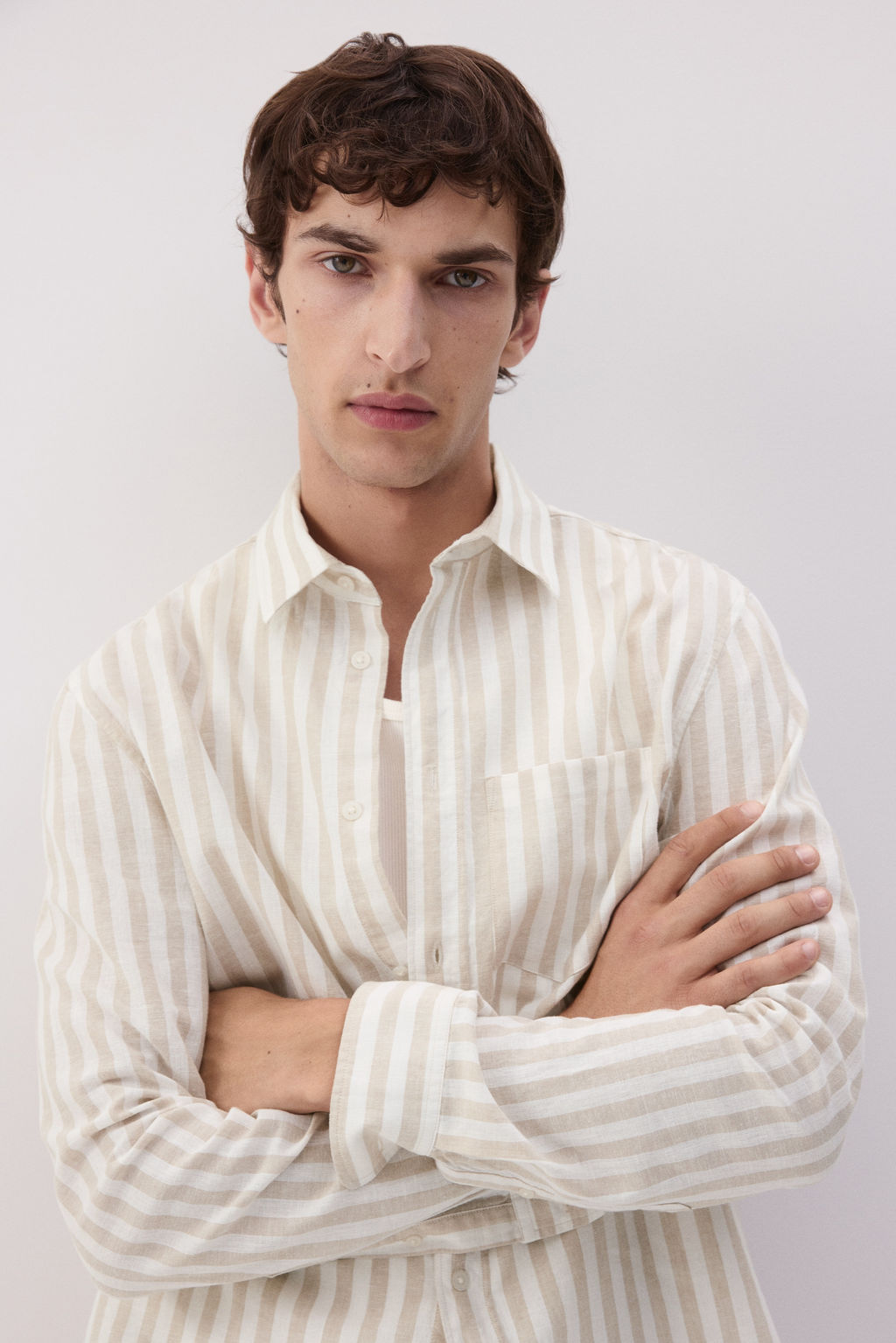 Camisa en mezcla de lino Regular Fit - H&m фото 11