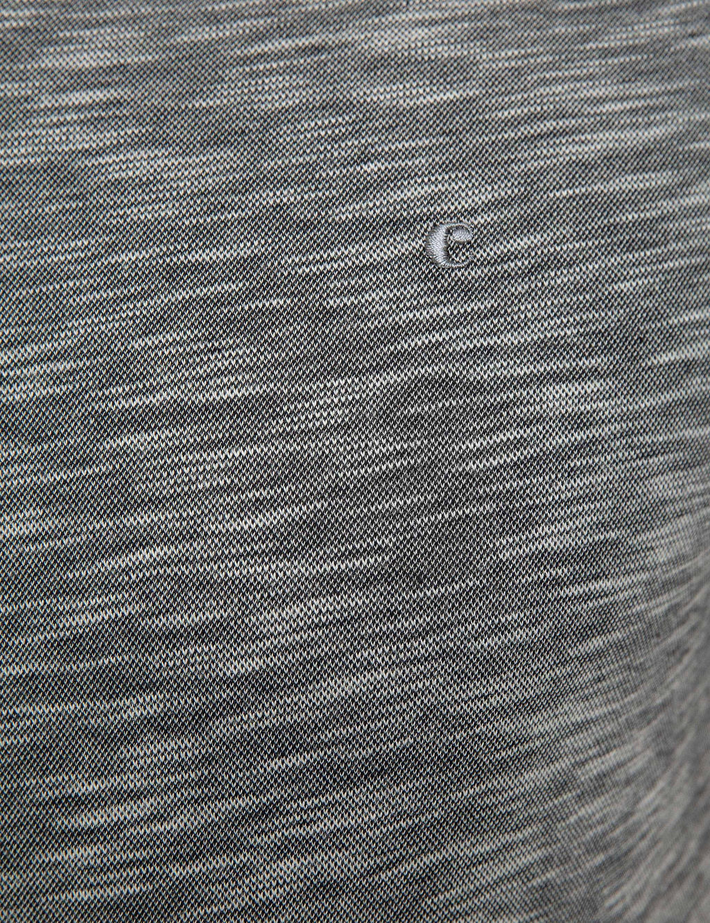 Черная футболка с v-образным вырезом - Cacharel фото 5