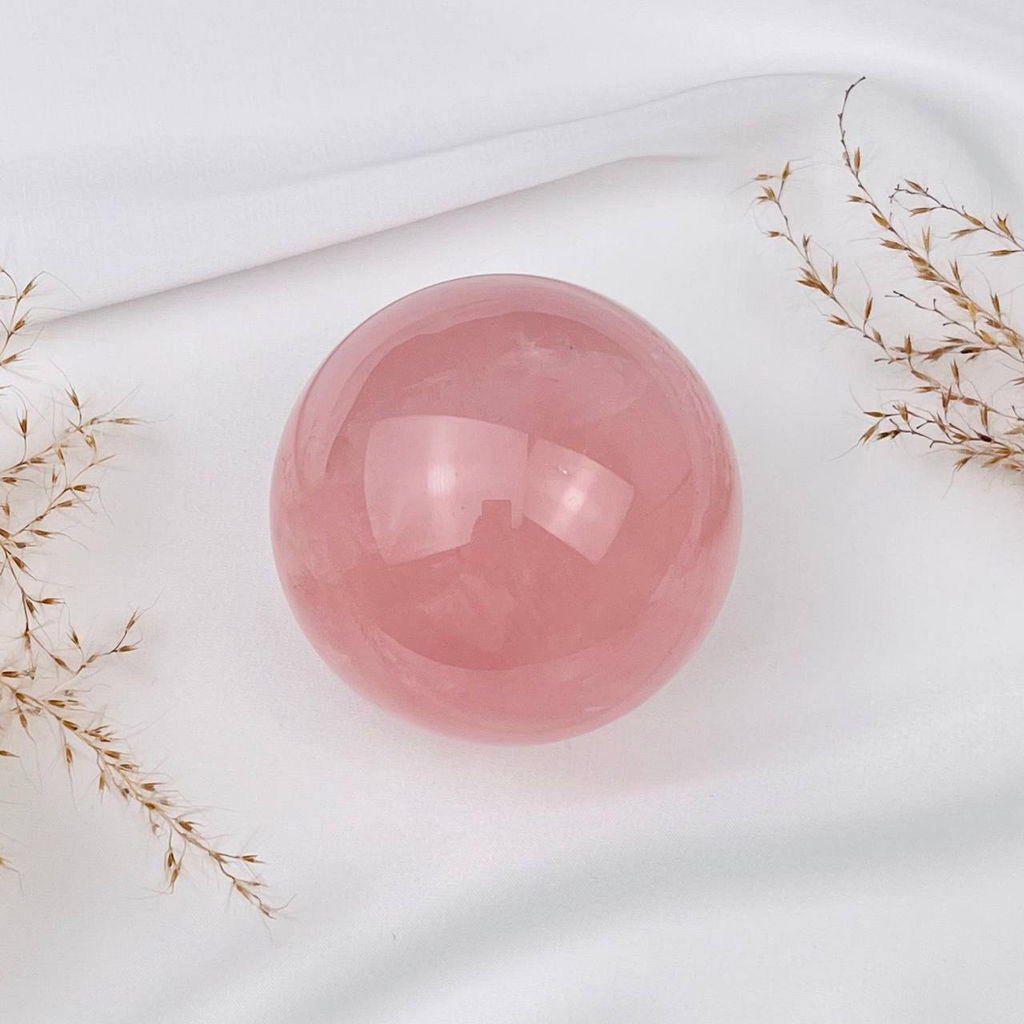 Шар из мадагаскарского Розового кварца