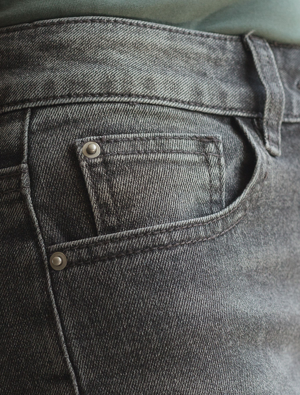 Джинсы прямые Regular fit с декоративной стиркой из эластичного денима - Vilatte фото 5