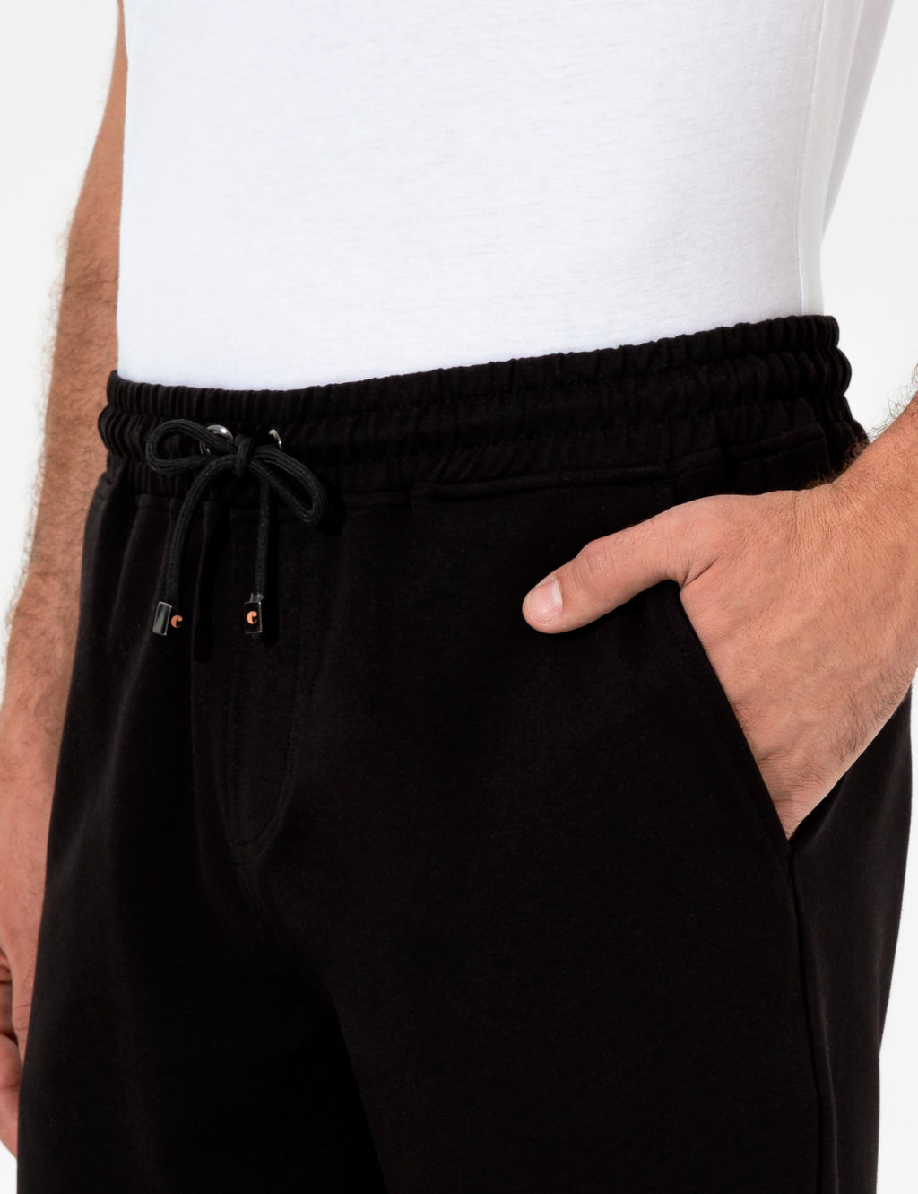 Черные трикотажные шорты комфортного кроя