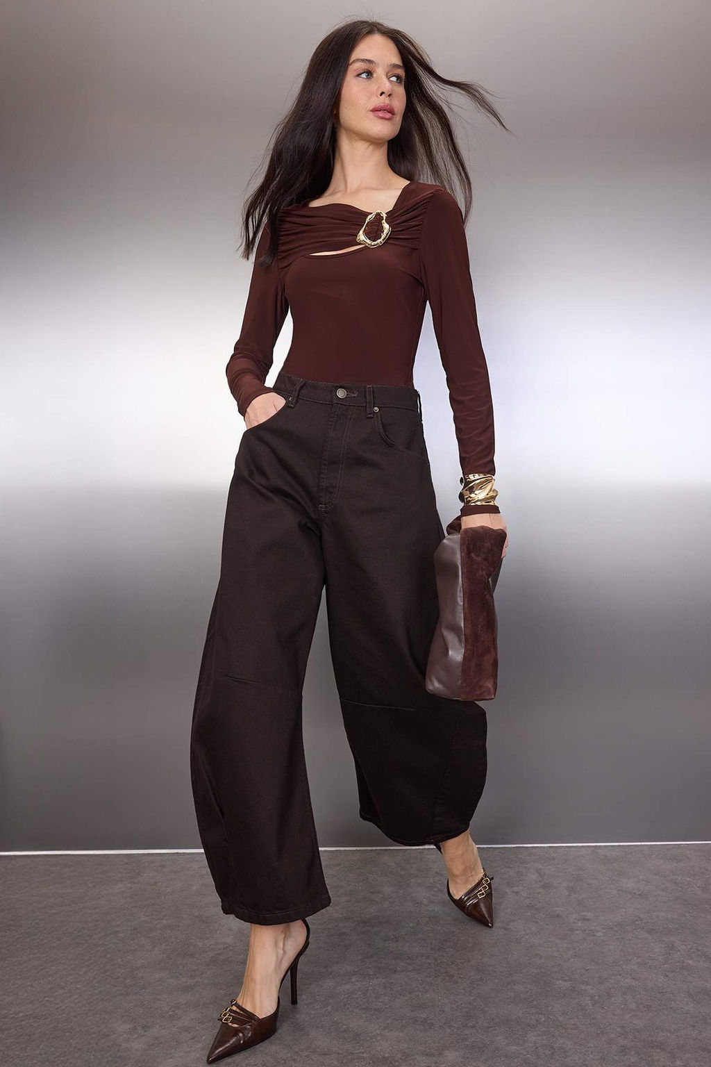 Kahverengi Aksesuar ve Cut Out Detayl? Vucuda Oturan Esnek Orme Bluz TWOAW26BZ00087