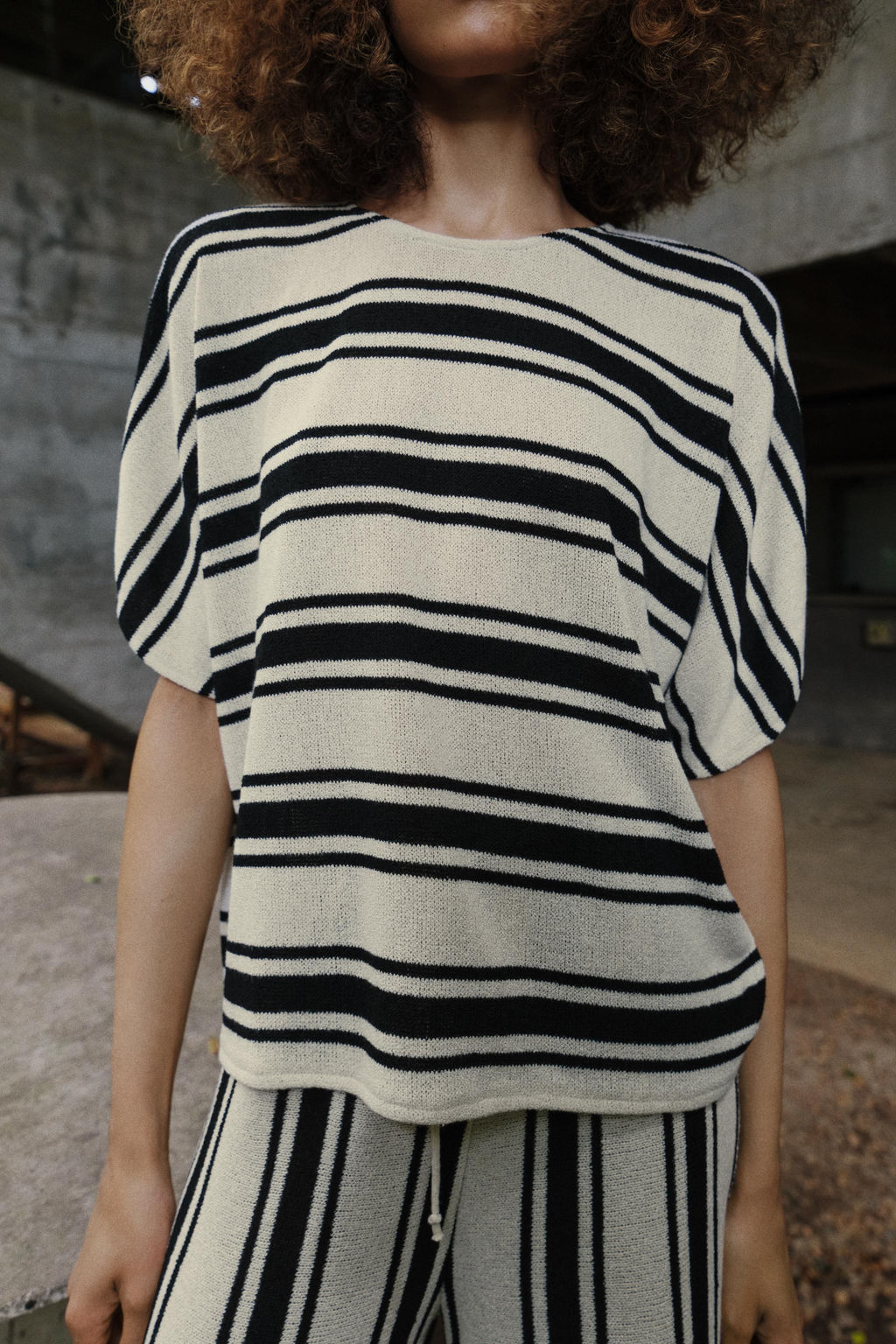 TOP R?STICO MANGA CAPA / Crudo / Negro - Zara фото 4