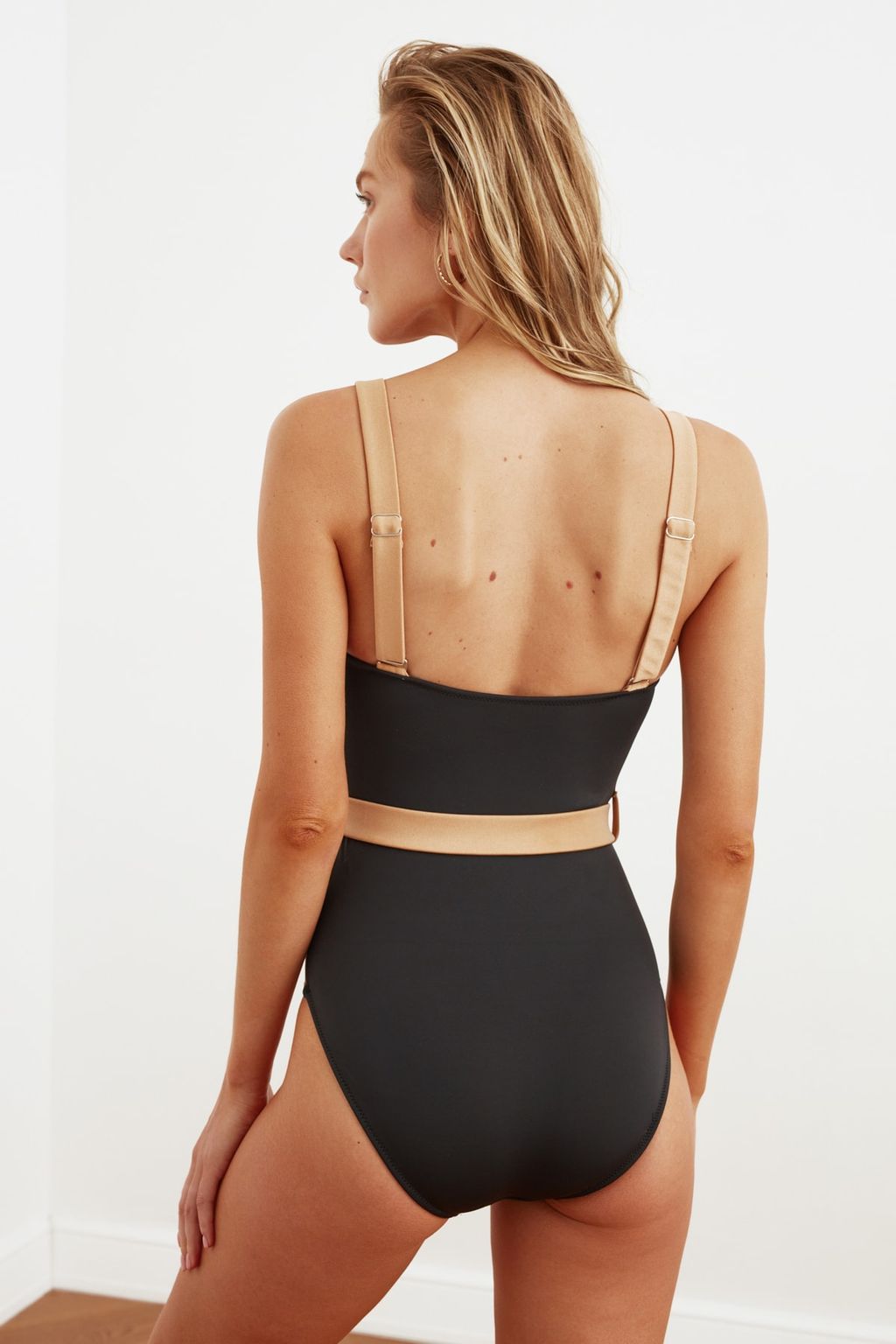 TRENDYOLMILLA Siyah Kemerli Colour Block Regular Mayo TBESS21MA0221  фото 4