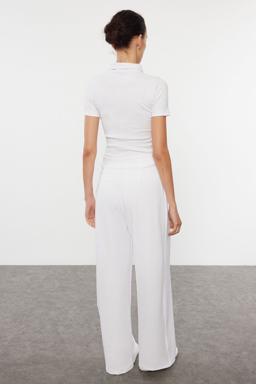 Beyaz C?rt C?rt Kapamal? Yuksek Bel Pileli Wide Leg Pantolon TWOAW24PL00177
