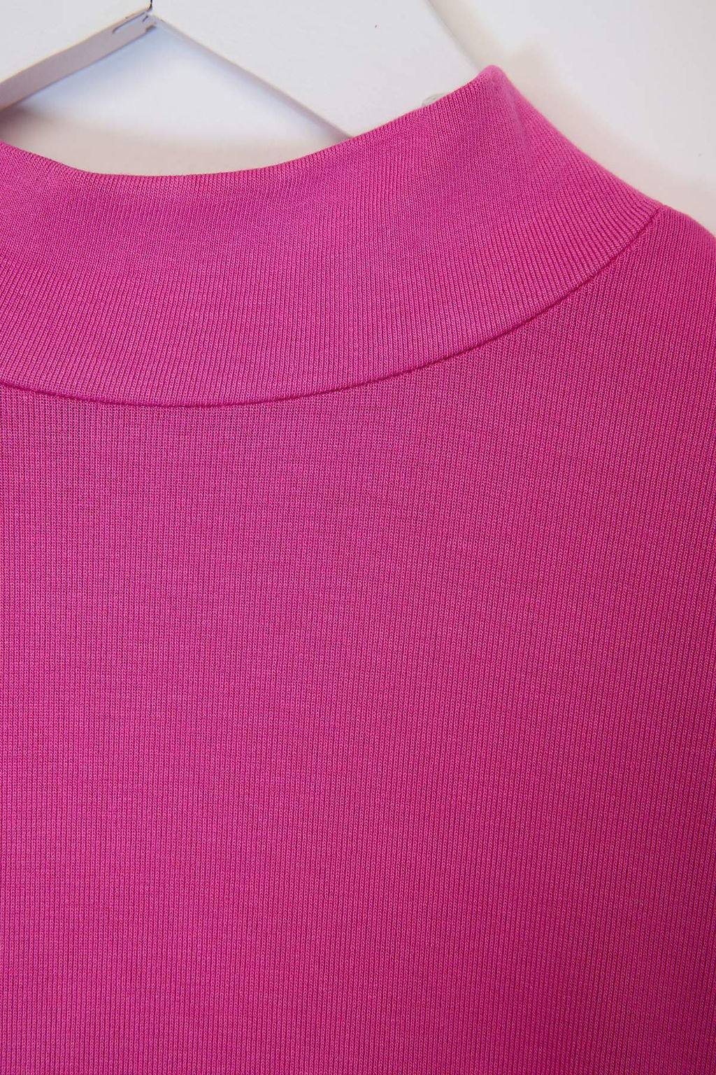 Fusya Duz Fitted Asimetrik Yaka Dusuk Kol Kolsuz Aksesuar Detayl? Esnek Orme Bluz TWOSS26BZ00352