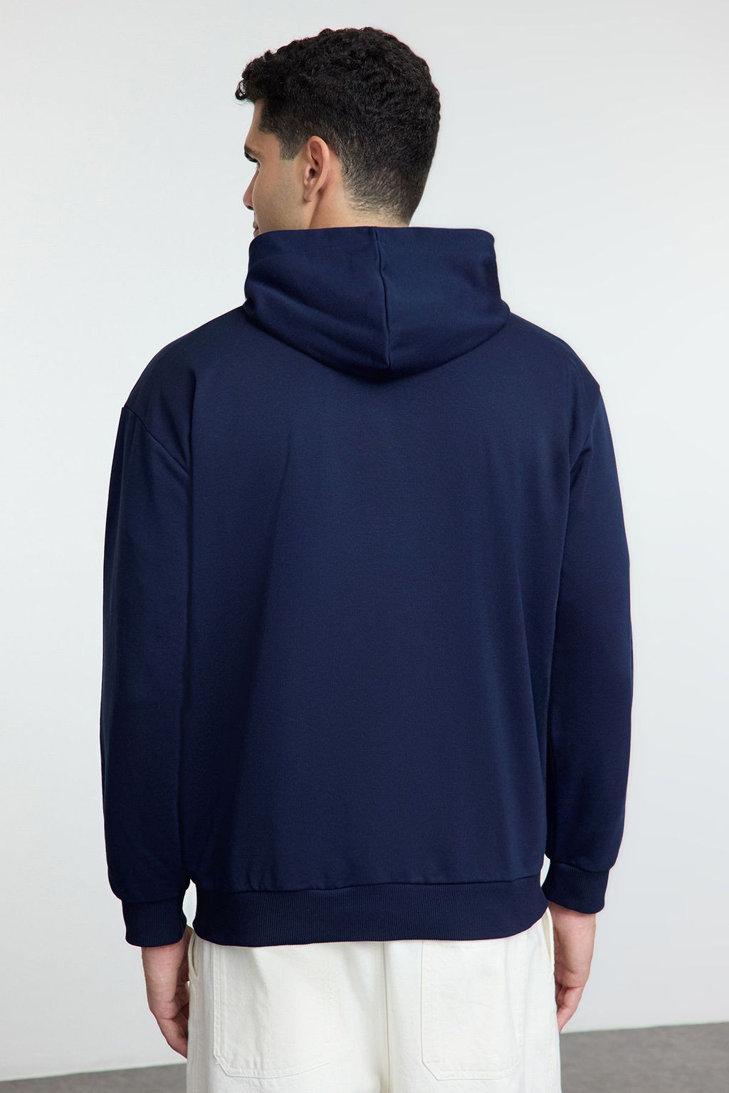 Lacivert Oversize/Genis Kesim C?tc?t Detayl? Basic Kapusonlu Sweatshirt TMNAW25SW00109 - Trendyolmilla фото 5